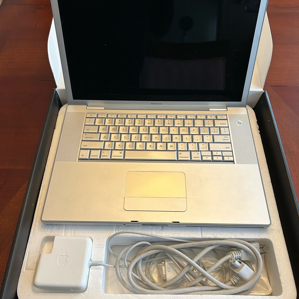 MacBook Pro 15.4” (diagonal) Widescreen Notebook - Picture 5 of 14